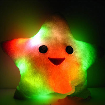 Almohada en forma de estrella con luz LED colorida para niñas y niños